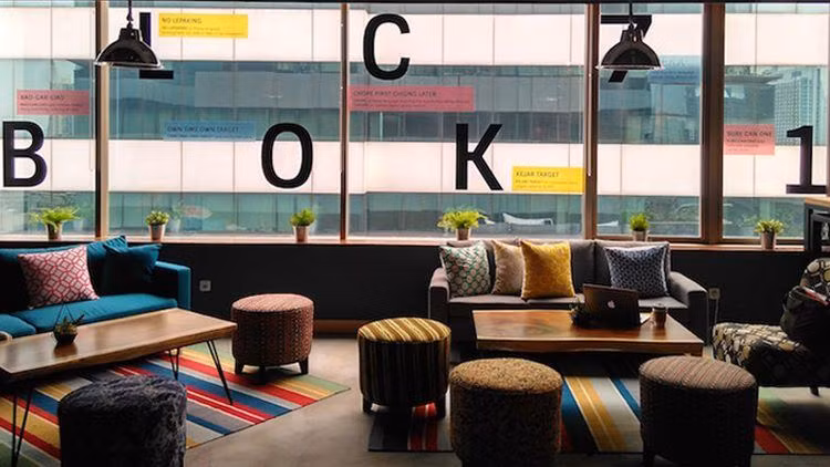 Sau đó, các thiếu gia, ái nữ còn đến phòng penthouse của khách sạn, ghé thăm vườn ươm khởi nghiệp Block 71 gần trụ sở khu vực của Alphabet (công ty mẹ của Google) để thảo luận vấn đề như trí tuệ nhân tạo sẽ ảnh hưởng đến các ngành kinh doanh truyền thống ra sao.