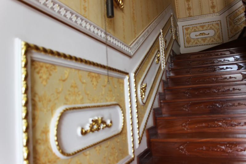 Lối lên cầu thang. Ảnh: Người lao động.