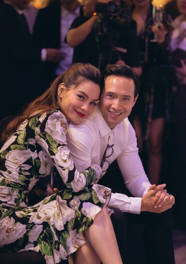 Mới đây, Kim Lý tiết lộ anh và bà xã quyết định bảo vệ sức khỏe cho các con bằng việc lưu trữ tế bào gốc cho bé. Được biết, chi phí để lưu trữ tế bào gốc cho bé Lisa và Leon (tên thân mật hai con của Hà Hồ) khá cao.