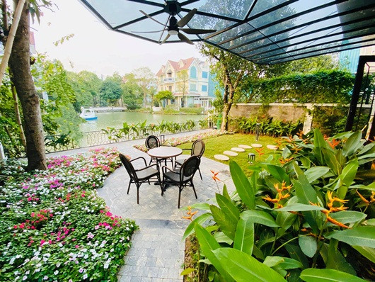 Không gian thư giãn, ngắm cảnh với view rất đẹp của gia đình Lã Thanh Huyền.