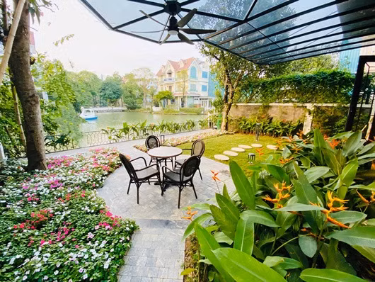 Không gian thư giãn, ngắm cảnh với view rất đẹp của gia đình Lã Thanh Huyền.