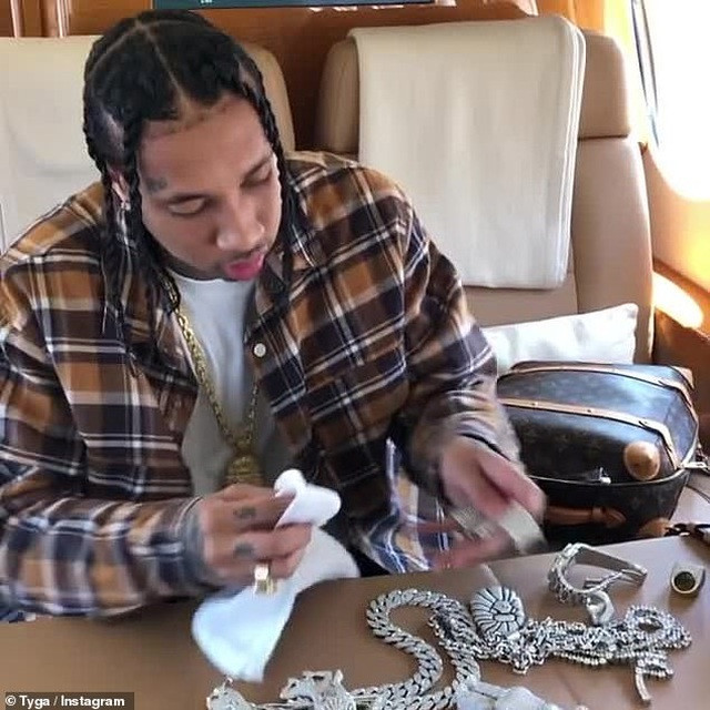 Rapper người Mỹ gốc Việt có chuyến lưu diễn vòng quanh thế giới.