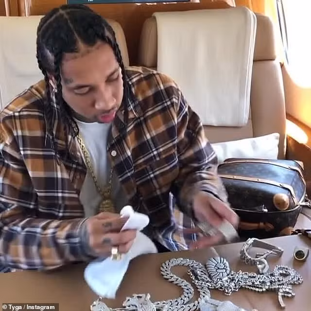 Rapper người Mỹ gốc Việt có chuyến lưu diễn vòng quanh thế giới.