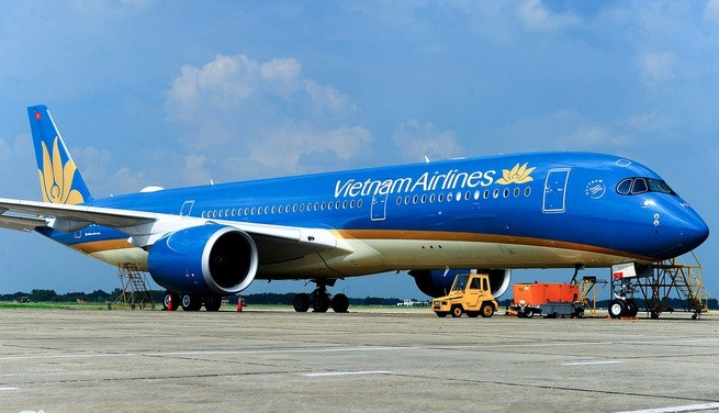 Dot giay tren may bay, hanh khach bi phat 2 trieu dong