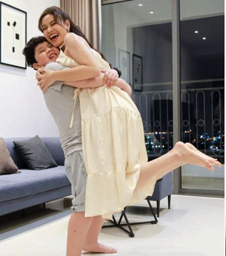 Đầu tháng 9 năm nay, ca sĩ Trương Quỳnh Anh và con trai đã chuyển về căn hộ mới nhỏ xinh ở quận 4 (TP.HCM).