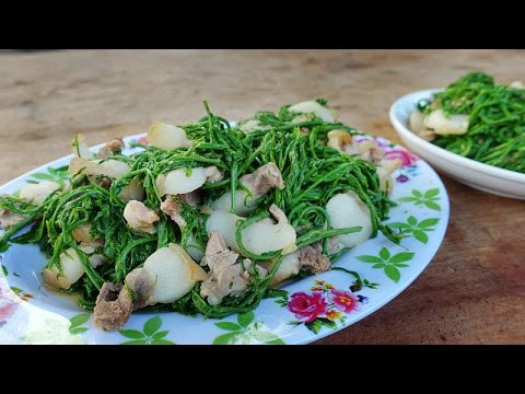 Người dân Tây Bắc hái chồi của cây rau thối về chế biến các món ngon như xào thịt bò, xào tỏi, rán trứng, làm nộm, nấu canh… Khi ăn rau có vị ngọt bùi, ngậy, giòn… ăn 1 lần sẽ thấy nghiện