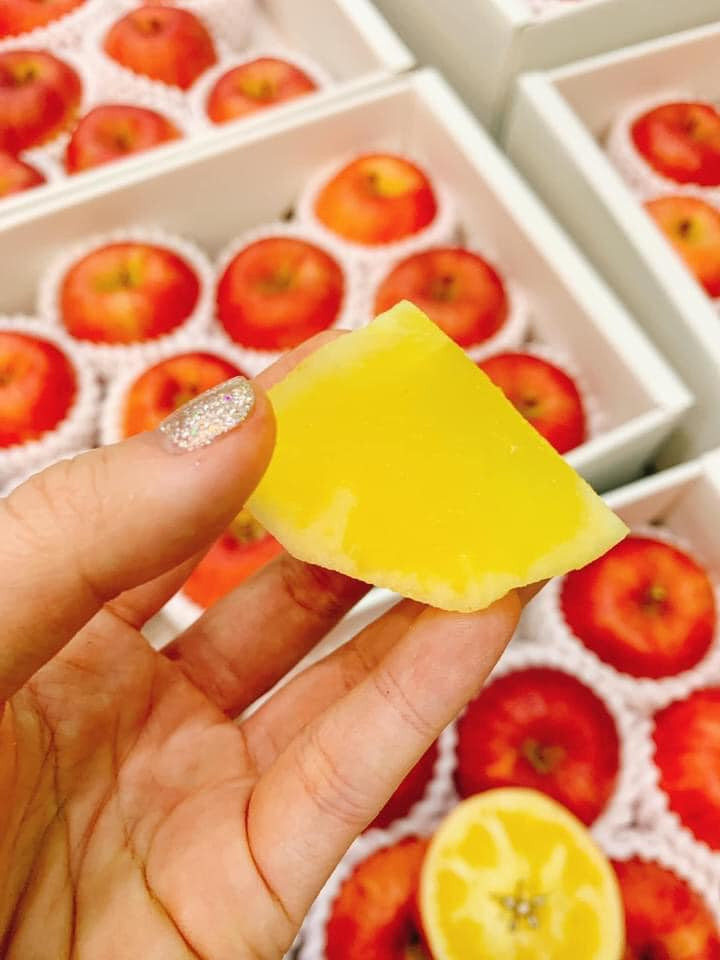 Tuy nhiên, loại táo mật xuất xứ từ Nhật Bản về Việt Nam có giá lên tới 1,3-1,5 triệu đồng/kg tùy thời điểm. Ảnh: FB Phạm Hương HP.