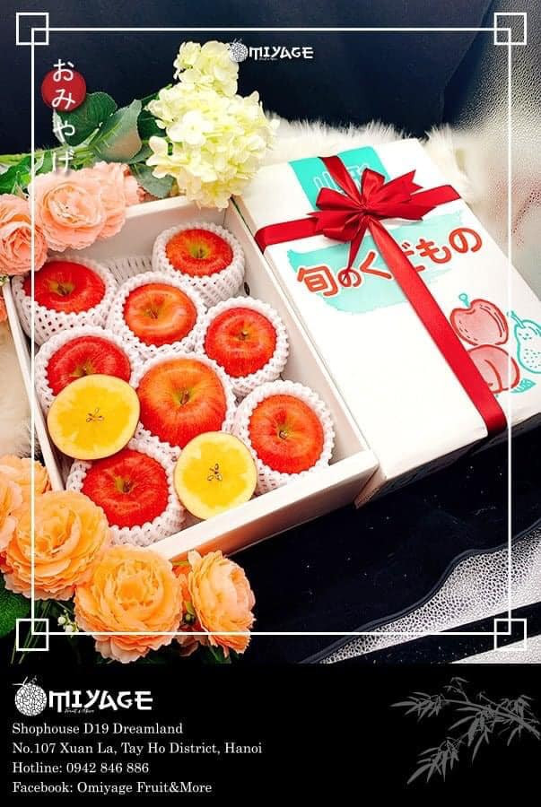 Trước khi đóng gói để bán ra thị trường, mỗi quả táo sẽ được kiểm tra độ mật chính xác nhất (nhiều/ít) bằng chiếc máy dò mật riêng. Ảnh: FB Khuc Ngoc Anh.