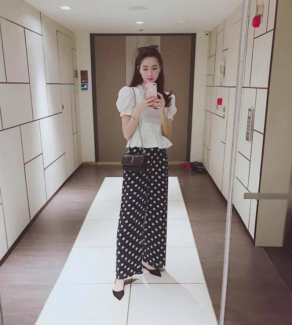 Nàng hậu và ông xã còn thiết kế riêng khu để đồ áo cho gia đình. Ảnh: Lao động.