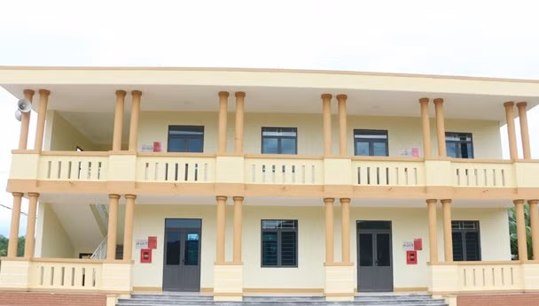 Thuy Tien xay nha cong dong 4-5 tang cho dan tranh lu, chi phi nhu nao?