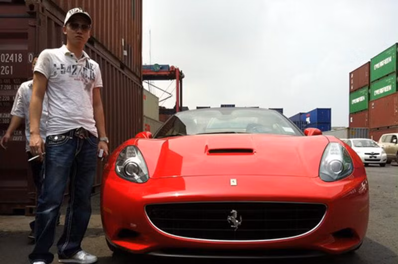 Có vợ là siêu mẫu nổi tiếng, nhưng cuộc sống riêng tư của Đỗ Bình Dương khá kín tiếng. Thi thoảng người ta lại thấy anh tậu thêm siêu xe có giá trị ước tính lên đến hàng chục tỷ đồng. Nguồn ảnh: Facebook