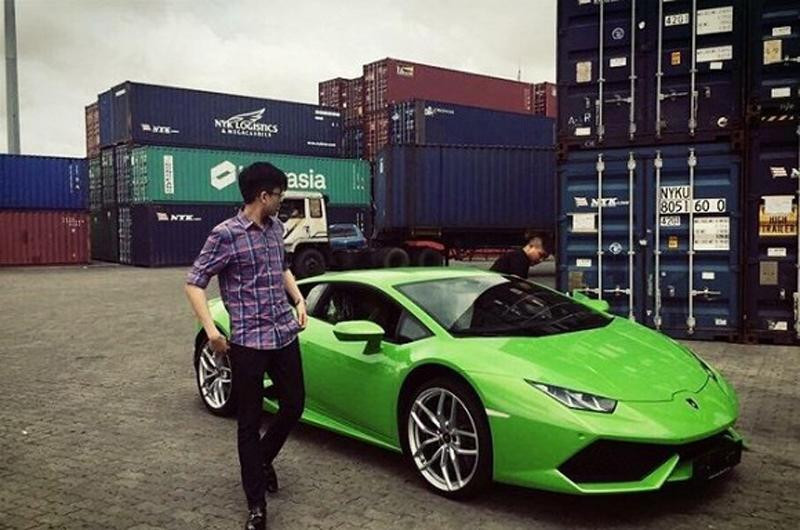 Chàng thiếu gia đình đám nhất nhì Sài thành này có bộ sưu tập siêu xe tiền tỉ đáng nể.