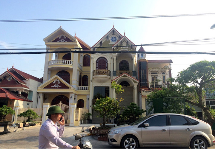 Từ nghề gỗ thủ công truyền thống, nhiều doanh nhân đã xuất hiện tại xã Hải Minh có thu nhập nhiều tỷ đồng mỗi năm. Ảnh: Zing.