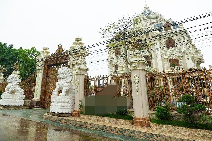 Thậm chí là cả lâu đài xa hoa, tráng lệ trong khuôn viên rộng lớn khiến nhiều người phải trầm trồ. Ảnh: Vietnamnet.