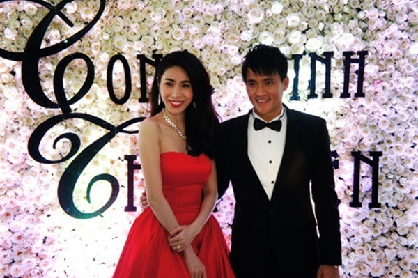 Năm 2014, đám cưới của Công Vinh - Thủy Tiên trở thành đề tài thu hút nhiều sự chú ý của công chúng bởi những con số ấn tượng. Theo đó, chi phí cho sự kiện đặc biệt này "sương sương" khoảng mấy chục tỷ đồng. Ảnh: FBNV.
