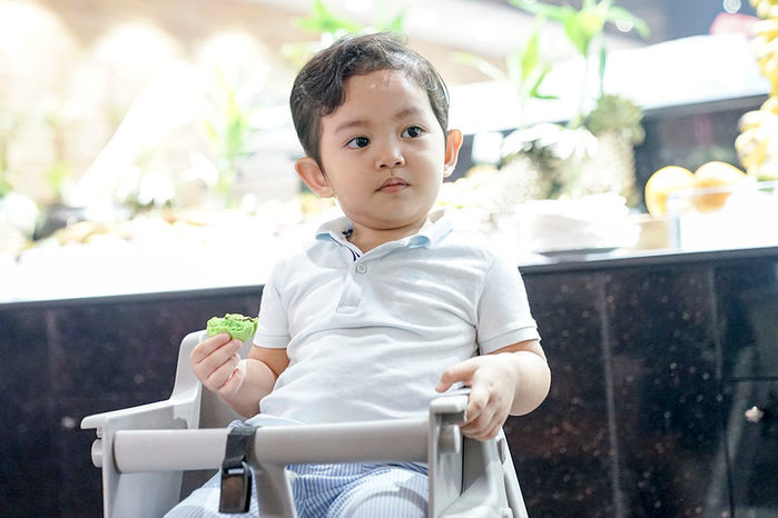 KuBi nhận được nhiều lời mời quảng cáo, chụp ảnh, làm gương mặt đại diện chocác thể loại nhãn hàng, từ tã bỉm, sữa, thời trang, đến bánh kẹo..Ảnh: FBNV.