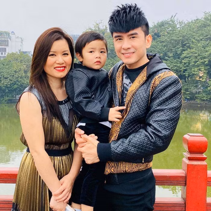 Với hơn 82.000 người theo dõi, thông qua những video chia sẻ cuộc sống hằng ngày của mình được bố mẹ ghi lại, bé Thiên Từ kiếm được 1.000 USD/tháng (khoảng 23 triệu đồng). Ảnh: FBNV.