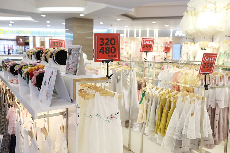 Ít ai biết, những lần khuyến mại lớn này là cơ hội lớn để các shop xả hàng tồn cũ, hàng hết size….