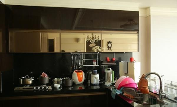 Bếp được nàng hậu sắp xếp gọn gàng, sạch sẽ. Ảnh: FBNV.