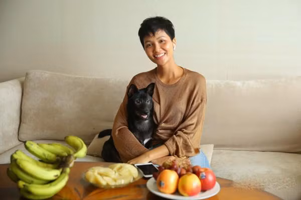 Sau khi đăng quang Hoa hậu Hoàn vũ Việt Nam 2017, H'Hen Niê chuyển về sống trong một căn hộ chung cư cao cấp tại quận Bình Thạnh, TP HCM. Đây là một trong những giải thưởng dành cho Hoa hậu và cô được sống ở căn hộ này trong hai năm nhiệm kỳ để thuận tiện cho công việc. Ảnh: FBNV.