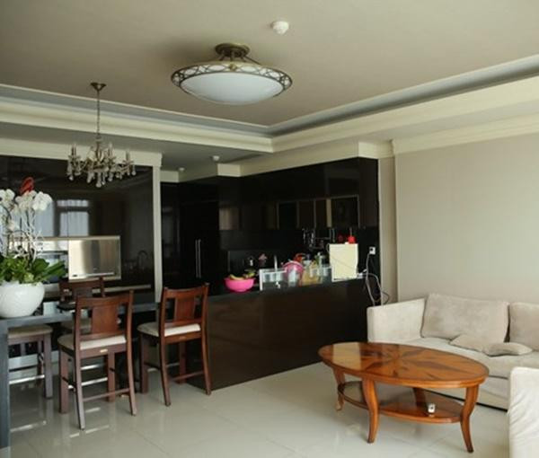 Phòng khách tích hợp với bếp và nhà ăn. Ảnh: FBNV.