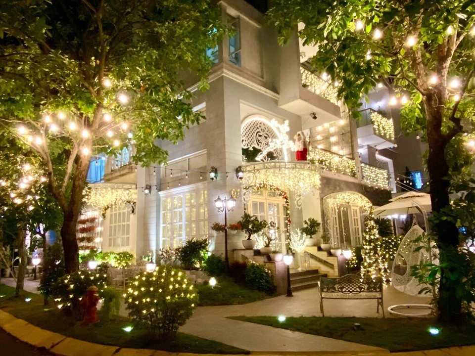 Vợ chồng siêu mẫu Thuý Hạnh - Minh Khang đầu tư trang trí khủng cho biệt thự tại quận 9 (TP HCM).