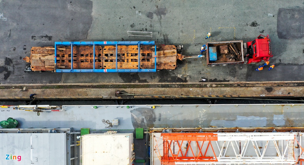 Dự kiến ngày 10/10, các toa tàu được vận chuyển về depot Long Bình (quận 9) bằng tổ hợp xe siêu trường, siêu trọng được nhập khẩu từ Đức, có sức kéo 250 tấn. Riêng trục ngang xe có thể chịu khối lượng trên 32 tấn.