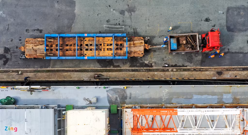 Dự kiến ngày 10/10, các toa tàu được vận chuyển về depot Long Bình (quận 9) bằng tổ hợp xe siêu trường, siêu trọng được nhập khẩu từ Đức, có sức kéo 250 tấn. Riêng trục ngang xe có thể chịu khối lượng trên 32 tấn.