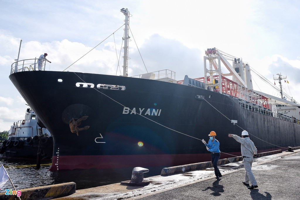 Hiện có hơn 10 chuyên gia Nhật cùng đội ngũ cán bộ cảng kiểm tra, chuẩn bị công tác tháo dỡ.