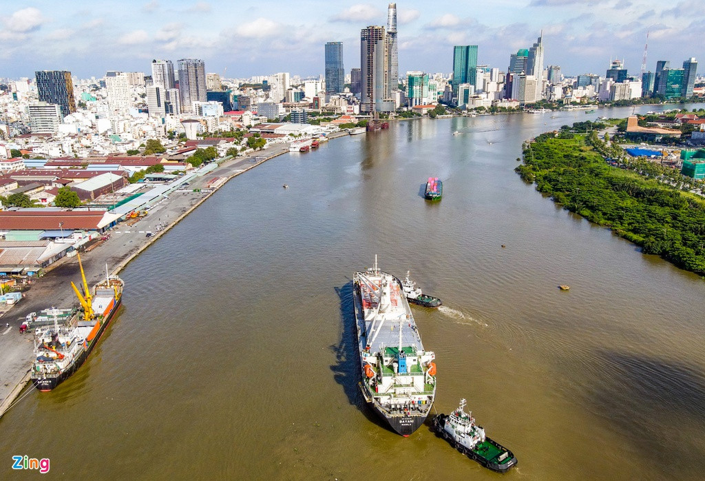 Sau thời gian dài chờ đợi, tàu metro số 1 đầu tiên đã về đến TP.HCM, đánh dấu cột mốc quan trọng cho toàn tuyến metro số 1 Suối Tiên - Bến Thành.