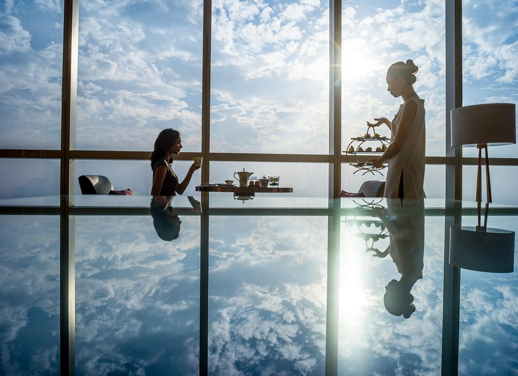 InterContinental Hanoi Landmark72 cung cấp chỗ nghỉ với nhà hàng, chỗ đỗ xe riêng miễn phí, hồ bơi ngoài trời và trung tâm thể dục. Ảnh: Booking.