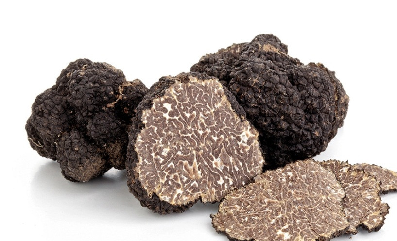 Nấm Truffle có vị ngọt và mùi thơm kỳ lạ, nồng đậm và khác biệt. Chính hương vị độc đáo này khiến nấm cục có giá đắt đỏ.