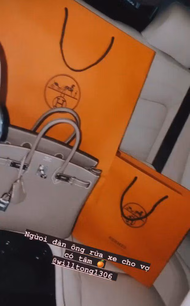 Cách đó không lâu, CEO điển trai đã tặng một chiếc túi Hermes để "rửa" siêu xe mới tậu.