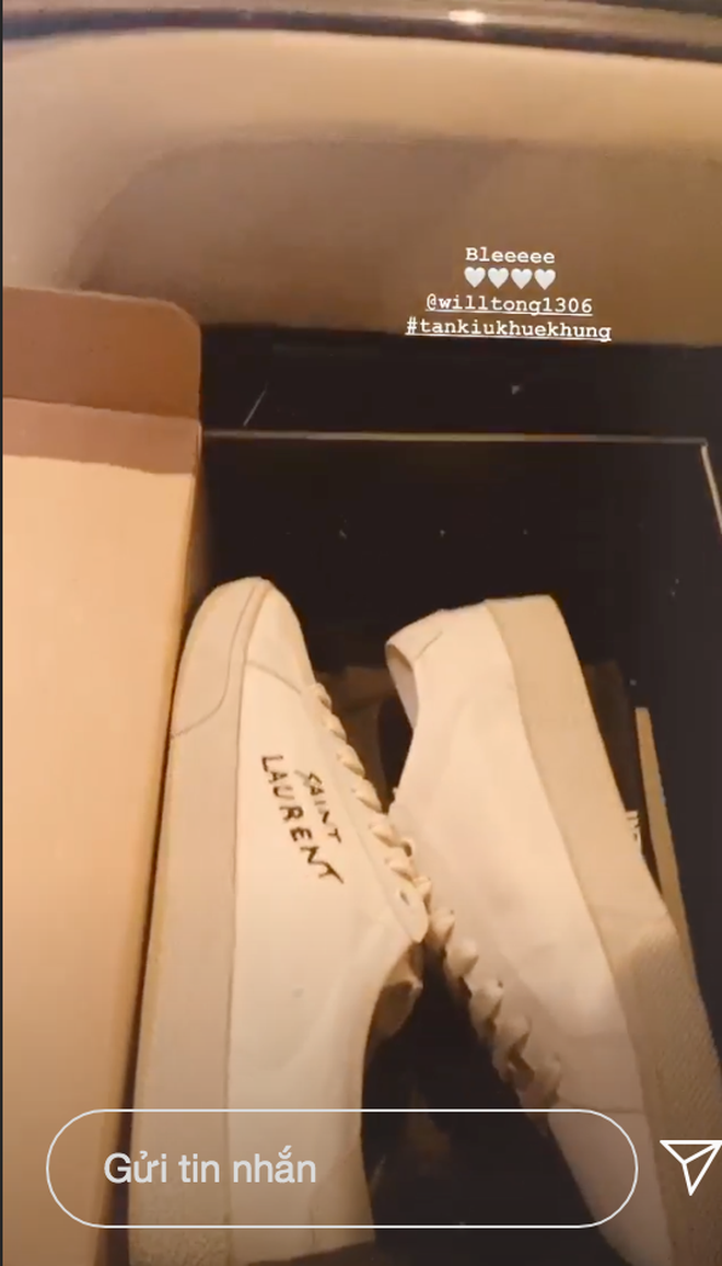 Mới nhất, Tống Đông Khuê mua cho bạn gái một đôi giày Saint Laurent chỉ vì lý do: "Ngoan là có quà".