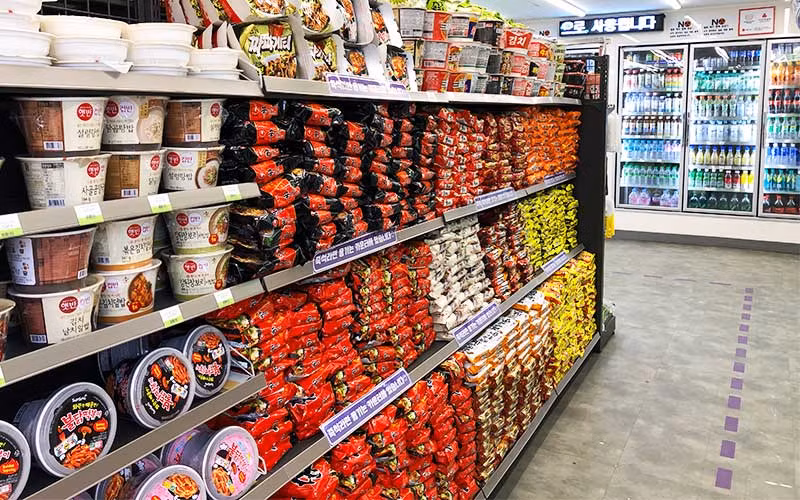 Đặc biệt là với thực phẩm tươi sống, lượng người “đặt lên, đặt xuống”, cầm xem xét quá nhiều sẽ làm cho chúng giảm đi chất lượng. Tốt hơn hết nên đi vào ngày trong tuần.