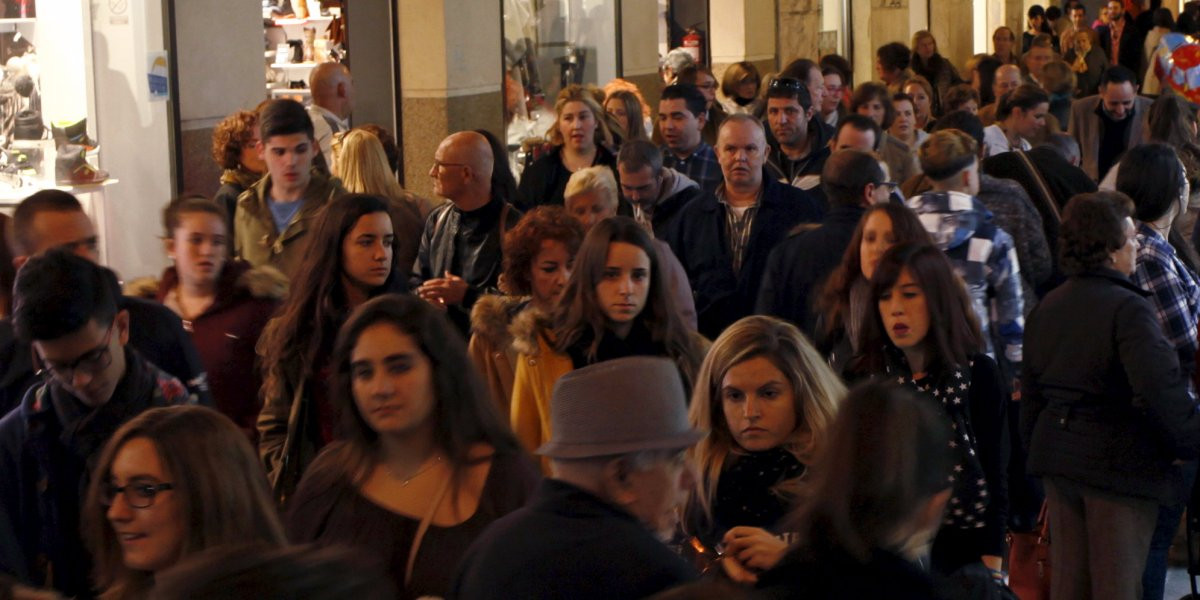 Trong ngày hội mua sắm này, bạn cũng không cần đến sớm khi cửa hàng vừa mở cửa bởi phần lớn các chương trình khuyến mãi đều kéo dài cả ngày.