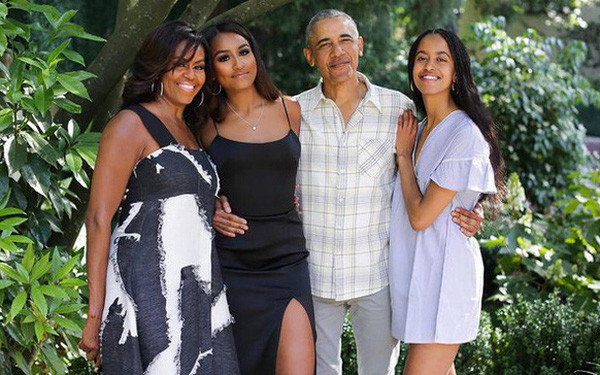 Ngoài ra, các cựu tổng thống Mỹ cũng có nguồn thu nhờ ký thỏa thuận với các thương hiệu. Chẳng hạn, năm 2018, Variety cho biết nhà cựu Tổng thống Obama đã ký với nền tảng phát sóng trực tuyến Netflix về một thương vụ sản xuất các nội dung đăng tải trên trang này. Ảnh: Getty.