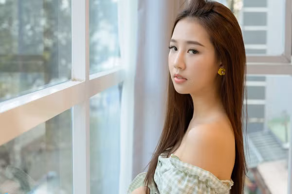 Sinh năm 2000 tại Hà Nội, Trần Huyền My (Amee) là cô nàng thuộc hội con nhà giàu thứ thiệt. Huyền My là một giọng ca trẻ đầy triển vọng của giới giải trí Việt.