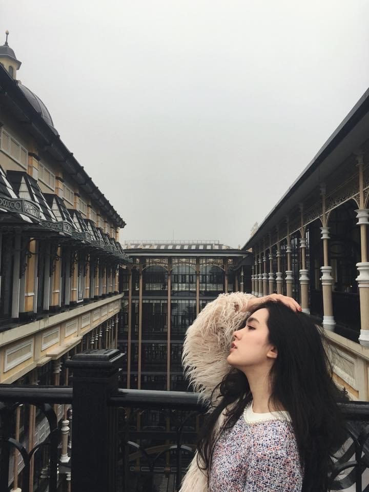 Đến nay, cát-xê của cô nàng đã tăng gấp 3-4 lần. Ngoài làm mẫu ảnh, Thiên Trang còn làm PR, quảng cáo sản phẩm trên trang cá nhân và cả kinh doanh bất động sản…