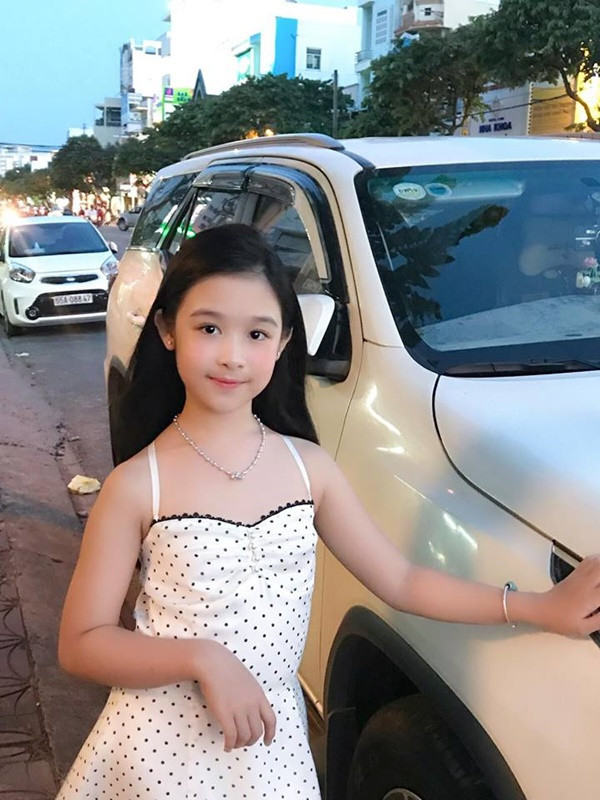 Kiếm tiền tử tuổi còn nhỏ, Bảo Ngọc cũng có cuộc sống cực kỳ sang chảnh. Khi mới 11 tuổi, cô bé đã được đi du lịch ở rất nhiều trên thế giới.