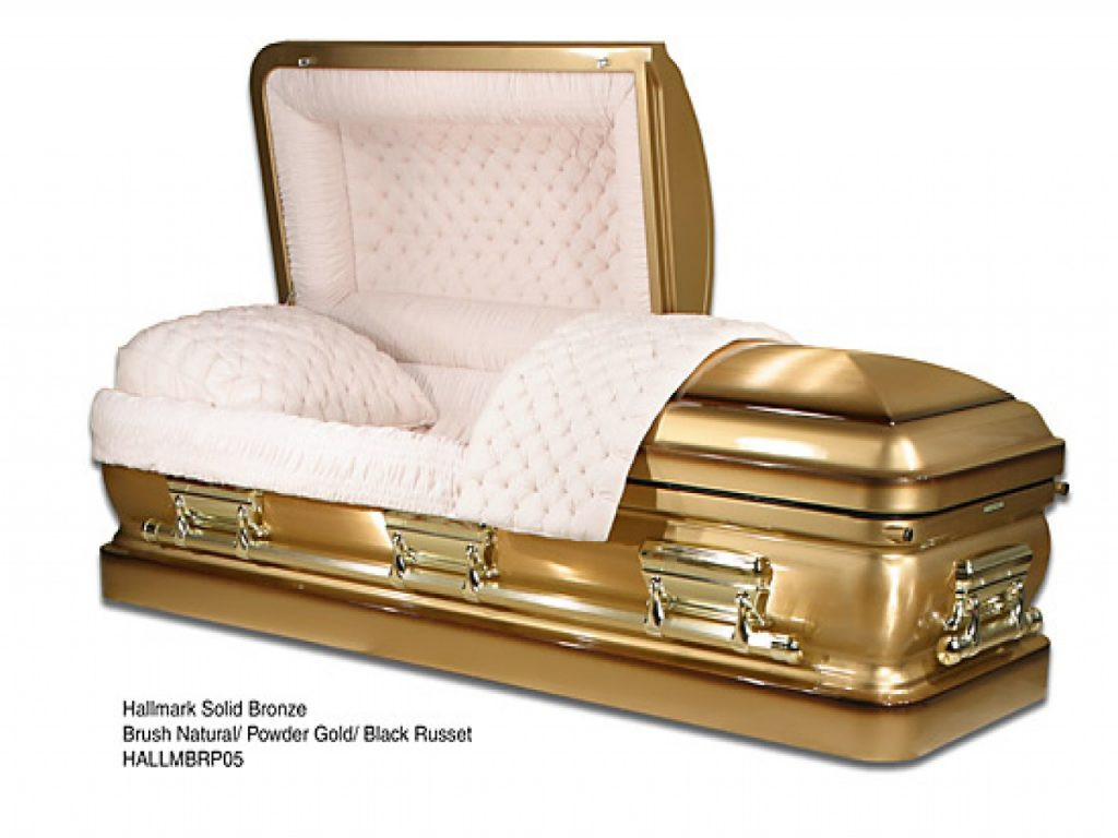 Chiếc quan tài 6.900 USD (160 triệu đồng) được thiết kế bởi một công ty đến từ Washington tên là The Savon Caskets and Urns. Xung quanh quan tài đều được mạ đồng sang trọng.