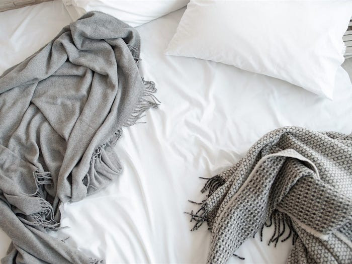 Các loại vải tổng hợp như polyester, nylon và rayon có thể mất vị trí trước hàng dệt tự nhiên và tái chế vào năm 2021. Nguồn ảnh: Insider.