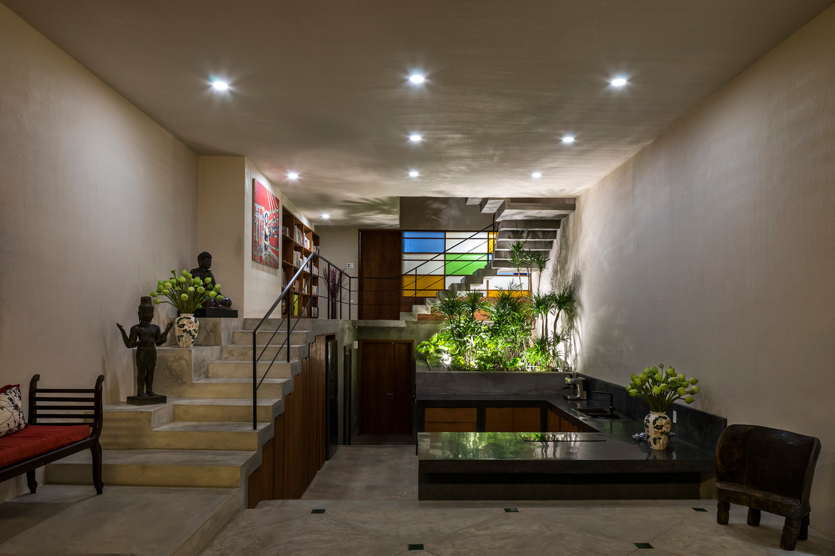 Nội thất trong nhà được bố trí theo một mạch liên tục – tạo ra không gian và tầm nhìn xuyên suốt, không bị gián đoạn kể cả các góc trong phòng.