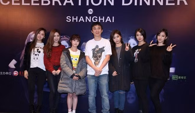 Tuy nhiên, năm 2019, thiếu gia Vương Tư Thông bất ngờ bị toà án cưỡng chế thi hành án, do liên quan tới khoản nợ hơn 150 triệu nhân dân tệ (khoảng 500 tỷ đồng).