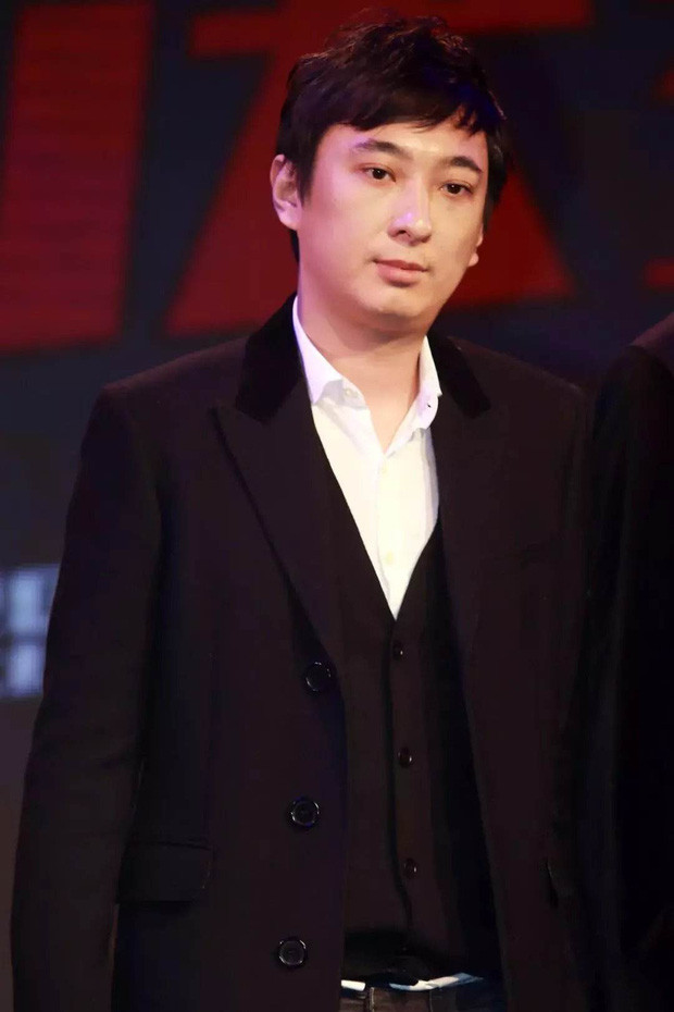 Ngoài ra, theo một số nguồn tin, Vương Tư Thông còn đầu tư vào một phòng khám nha khoa và đã gặt hái được những thành công nhất định. Từ đó, anh chàng cũng ấp ủ sẽ xây dựng một bệnh viện đa khoa tiêu chuẩn cao ở phía Đông thành phố Bắc Kinh.