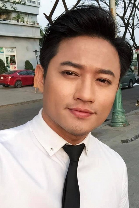 Quý Bình sinh năm 1983 được biết đến với vai trò diễn viên, ca sĩ, MC, người mẫu...Nam diễn viên từng hé lộ căn nhà mới khang trang vào tháng 10 năm ngoái. Ảnh: FBNV.