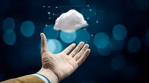 Kiến trúc sư nền tảng điện toán đám mây là những người chịu trách nhiệm quản lý các kiến trúc điện toán đám mây trong toàn bộ hệ thống. Kiến trúc sư đám mây có kinh nghiệm ở Mỹ có mức lương khoảng 240.000 USD/năm (5,6 tỷ đồng).