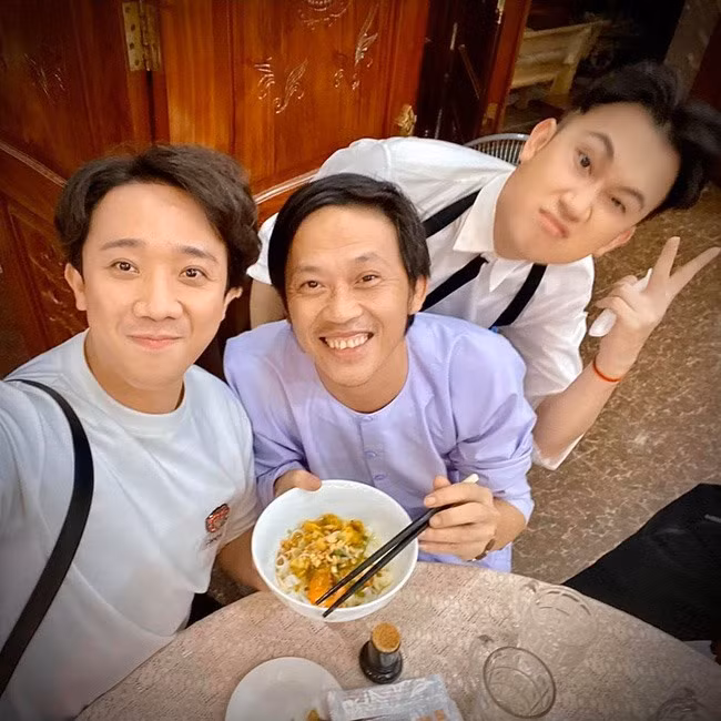 Danh hài Hoài Linh vẫn thích ăn các loại mắm như mắm mực, tôm, tép, cá khô, ba khía... Ảnh: Internet