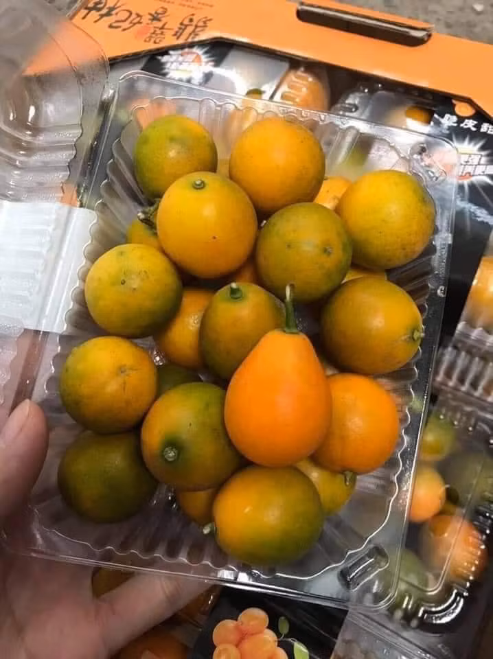 Chị Yến (một người bán quất online) cho biết, đây là hàng nhập khẩu chính ngạch nên khách mua có thể yên tâm.