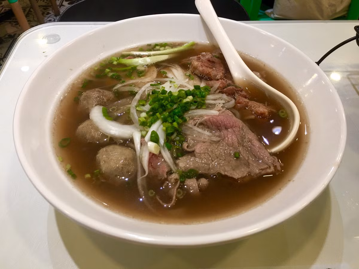 Một bát phở bò tại Hong Kong (Trung Quốc) có giá 52 HKD (khoảng 155.000 đồng). Ảnh: Internet.